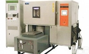 <em>复合式环境试验箱</em>