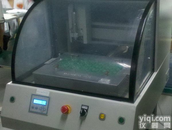 桌面型分板机 铣刀分板机 <em>曲线分板机</em> 自动分板机 全自动分板机