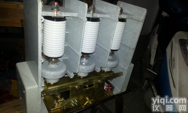 高压真空交流接触器，断路器，隔离开关