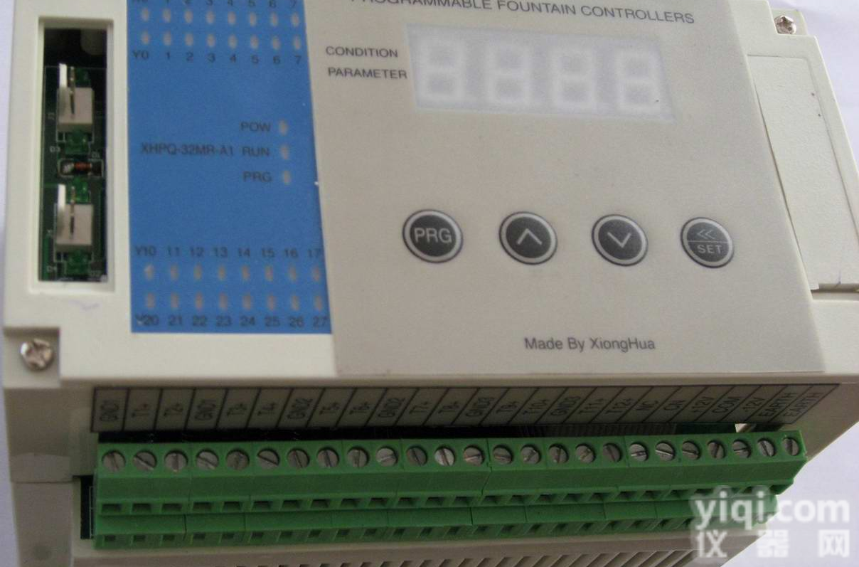 <em>多路温度控制器</em>