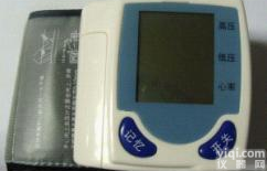 腕式电子<em>血压计</em>， 全程<em>语音</em>指导检测腕式电子<em>血压计</em>