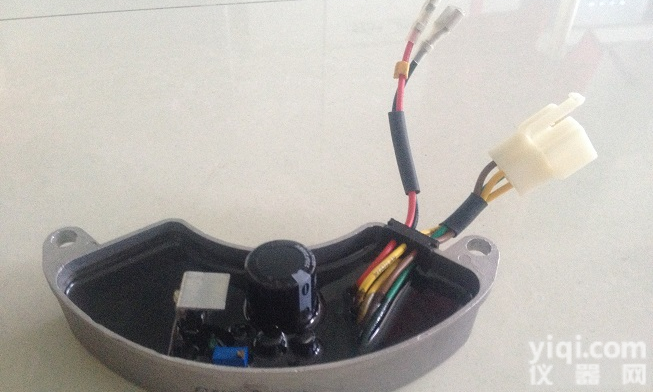 汽油<em>发电机</em><em>配件</em> 5KW-6.5KW汽油<em>发电机</em>励磁调节器AVR-Q3L 电压调节器