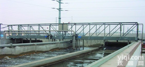 ZYHX<em>桁车式刮吸泥机</em>