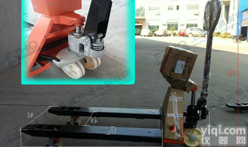 2000kg电子液压<em>叉车</em>秤，2000公斤电子液压<em>叉车</em>秤现货热卖，液压<em>叉车</em>秤山东<em>厂家</em><em>直销</em>批发