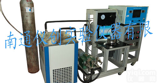 <em>超临界反应装置</em>