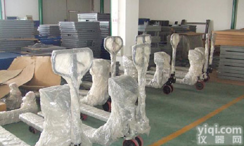 茂名 <em>肇庆</em> 1,5吨手动<em>叉车</em>秤哪里有卖呢2.5吨液压<em>叉车</em>秤<em>厂家</em>