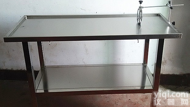 <em>多用兔头固定台</em>