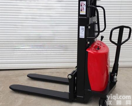 滕州吨电动堆高车 移动式<em>提升机</em>放心<em>省心</em>