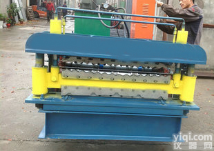 黄骅<em>双层</em>导柱彩钢瓦成型机 彩钢角驰<em>压瓦机</em>的价格