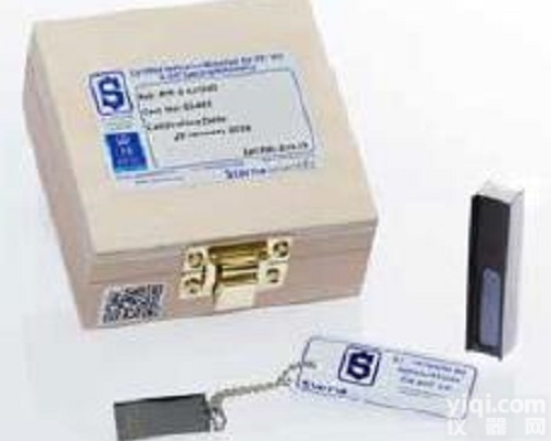 钬玻璃<em>滤光片</em><em>波长</em>校准标准品（紫外<em>可见光</em>区）