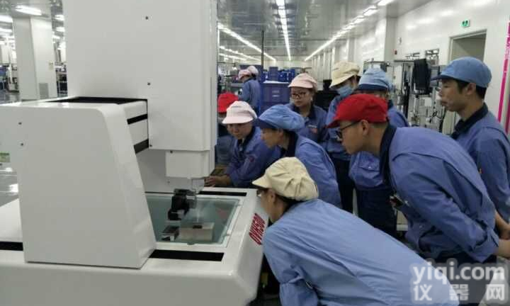 QVH700系列龙<em>门式</em>大<em>行程</em>高精度复合式影像<em>测量仪</em>