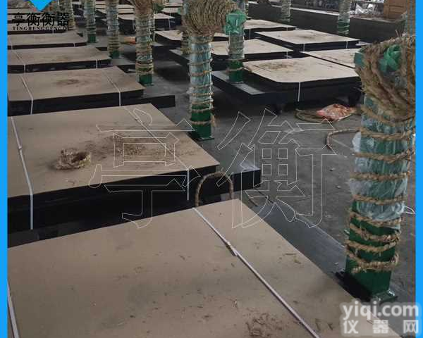 山东<em>老式</em><em>机械</em>秤，<em>1000kg</em><em>机械</em>地磅