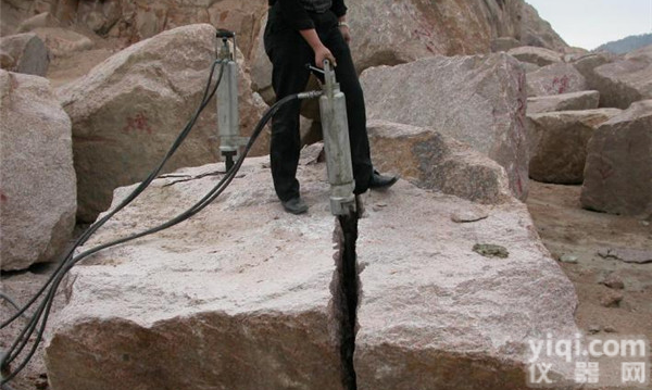 大型<em>劈裂</em>机一台<em>多少</em>钱 <em>液压</em><em>劈裂</em>机