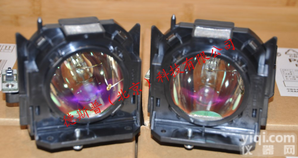 ET-LAD60AC、ET-LAD60AWC<em>投影机</em><em>灯泡</em>原<em>封包</em>