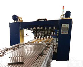 南京豪精 <em>散热器</em>多点焊机  <em>厂家</em>直销 专机定制