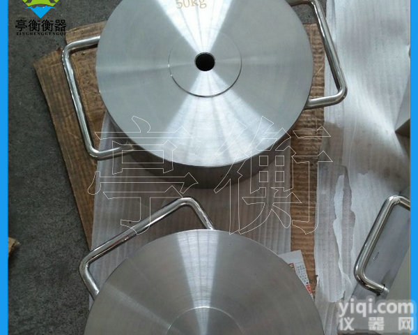 不锈钢圆盘<em>砝码</em>，<em>两侧</em>带手柄的<em>砝码</em>