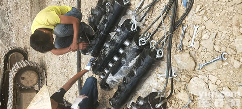 石头<em>劈裂</em>机视频/<em>大型</em><em>劈裂</em>机哪个好