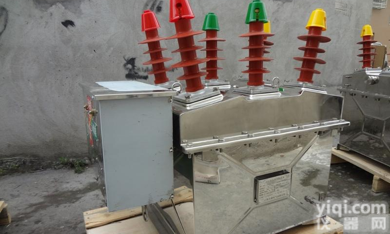 <em>ZW8-12型户外高压真空断路器</em>