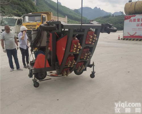 新疆阿克苏桥梁侧面<em>行走式</em>凿毛机生产<em>厂家</em>咨询