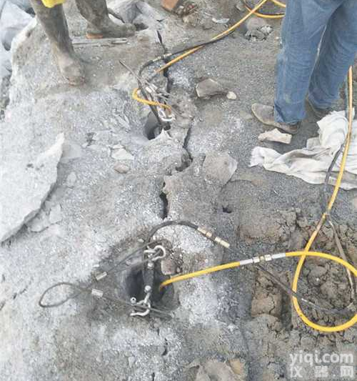 <em>劈裂</em>机劈石一天<em>多少</em>方/电动型液压<em>劈裂</em>机