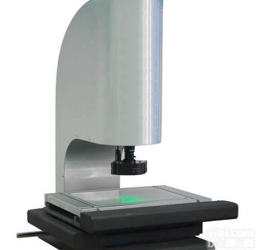 <em>全自动精密影像测量仪</em>