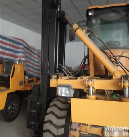 深圳<em>护栏</em><em>打桩机</em><em>护栏</em>钢管桩