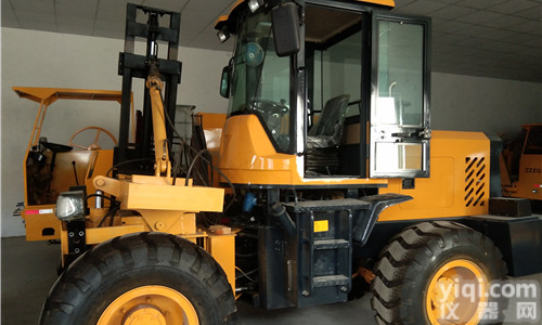 <em>毫州</em>波形<em>护栏</em><em>打桩机</em>来厂亲自试机