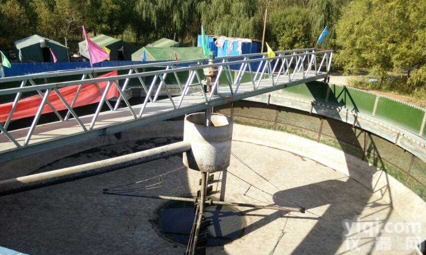 WNG浓缩池悬挂式 <em>桁车式刮吸泥机</em>