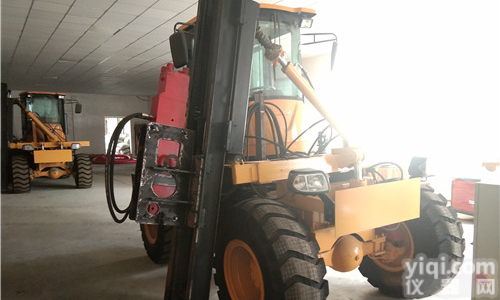 <em>三门峡</em>光伏护栏<em>打桩机</em>升级版