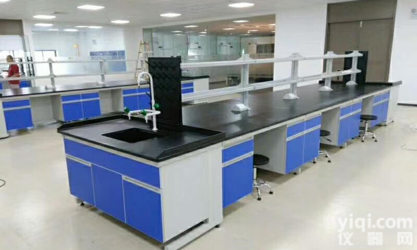 四川雅安厂家定制钢木<em>实验台</em>PP边台转角台物理化学操作台<em>防腐蚀</em>理化板台面耐酸碱材质升降台
