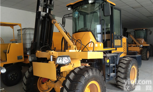 <em>驻马店</em>114圆桩护栏<em>打桩机</em>叉车底盘新闻