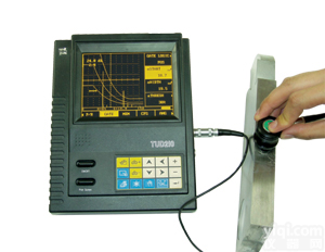 <em>TUD220超声波探伤仪</em>