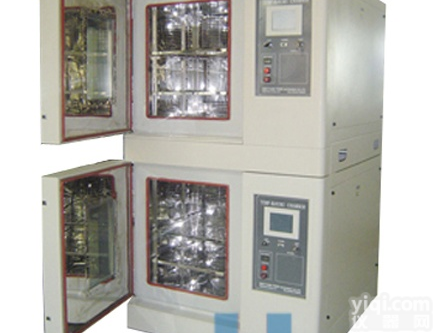 <em>复叠式恒温恒湿试验箱</em>