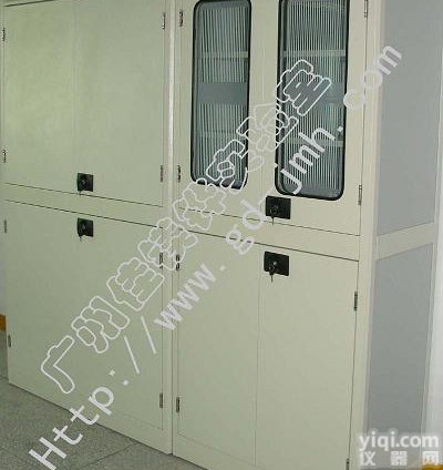 <em>供应药品柜</em>