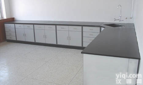 <em>开封实验台</em>