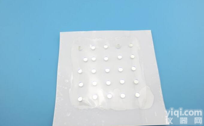 <em>470nm</em><em>窄带</em><em>滤光片</em>加工定做光学仪器元件