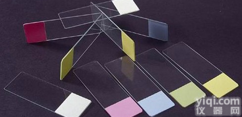 <em>彩色载玻片</em>