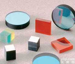 <em>紫外窄带滤光片</em>