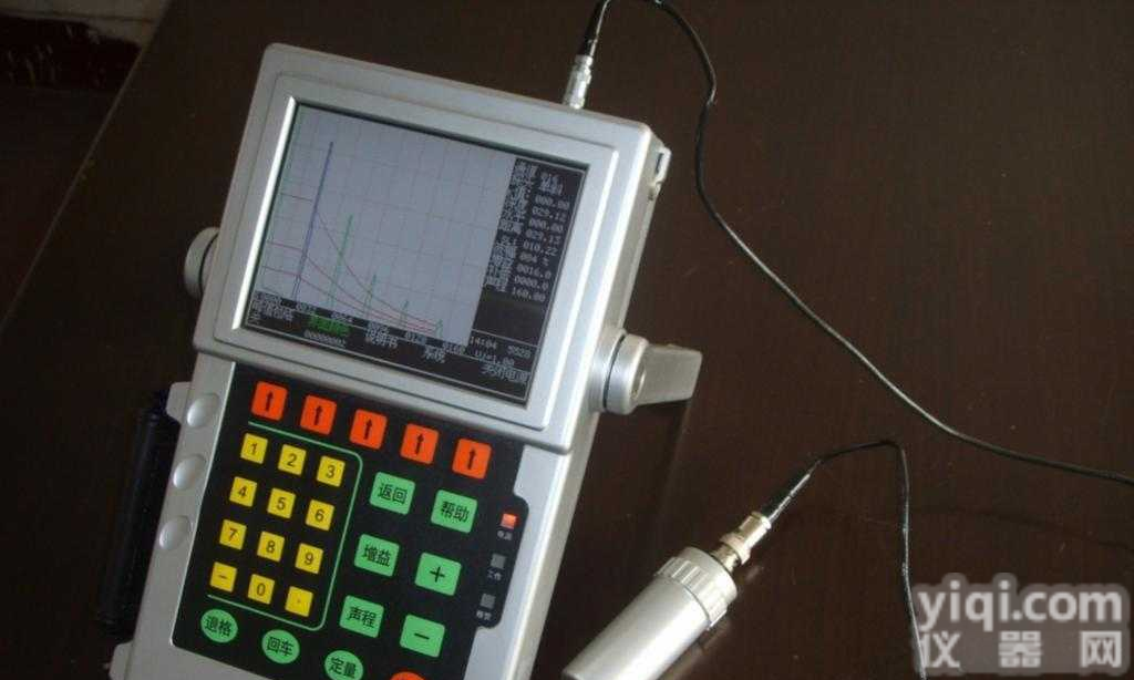<em>3600型  全数字超声波探伤仪（高亮真彩）</em>