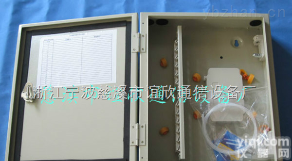 <em>室外</em><em>壁挂式</em>12芯<em>光纤</em>分纤箱