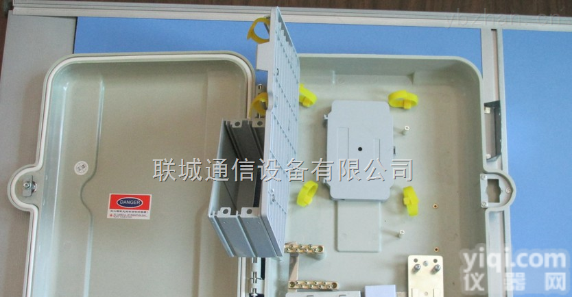 <em>03</em>  48芯插<em>片式</em><em>光纤</em>分纤箱、二槽道<em>光纤</em>分纤箱