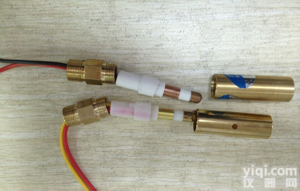 <em>KS-602  钢水测温仪上的测温枪头</em>