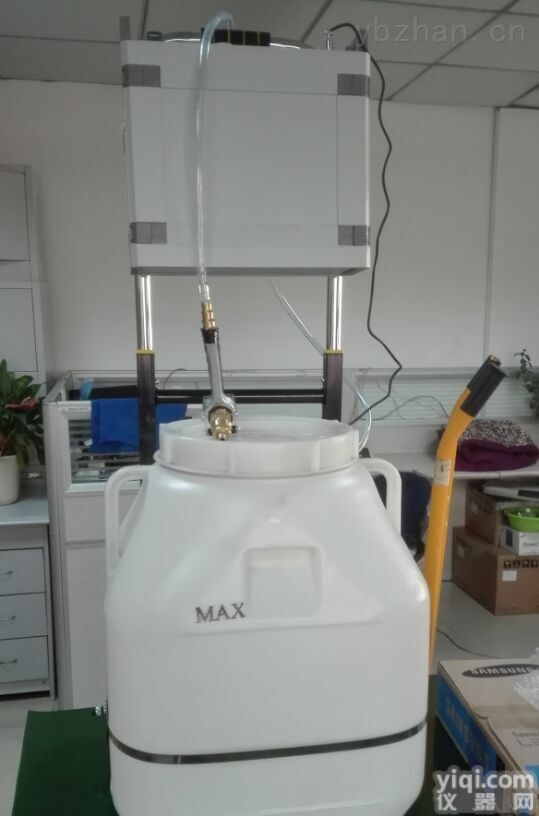 <em>叉车</em><em>蓄电池</em>加水车 AWT-4