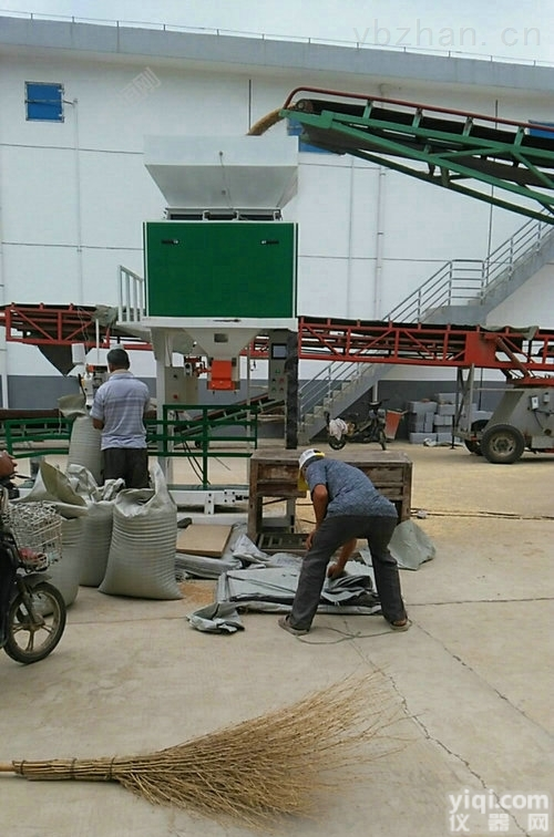 <em>粮食</em>包装机  25公斤<em>大豆</em>,玉米,小麦<em>粮食</em>包装机