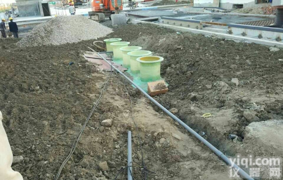 <em>玻璃钢地埋式生活污水处理设备</em>
